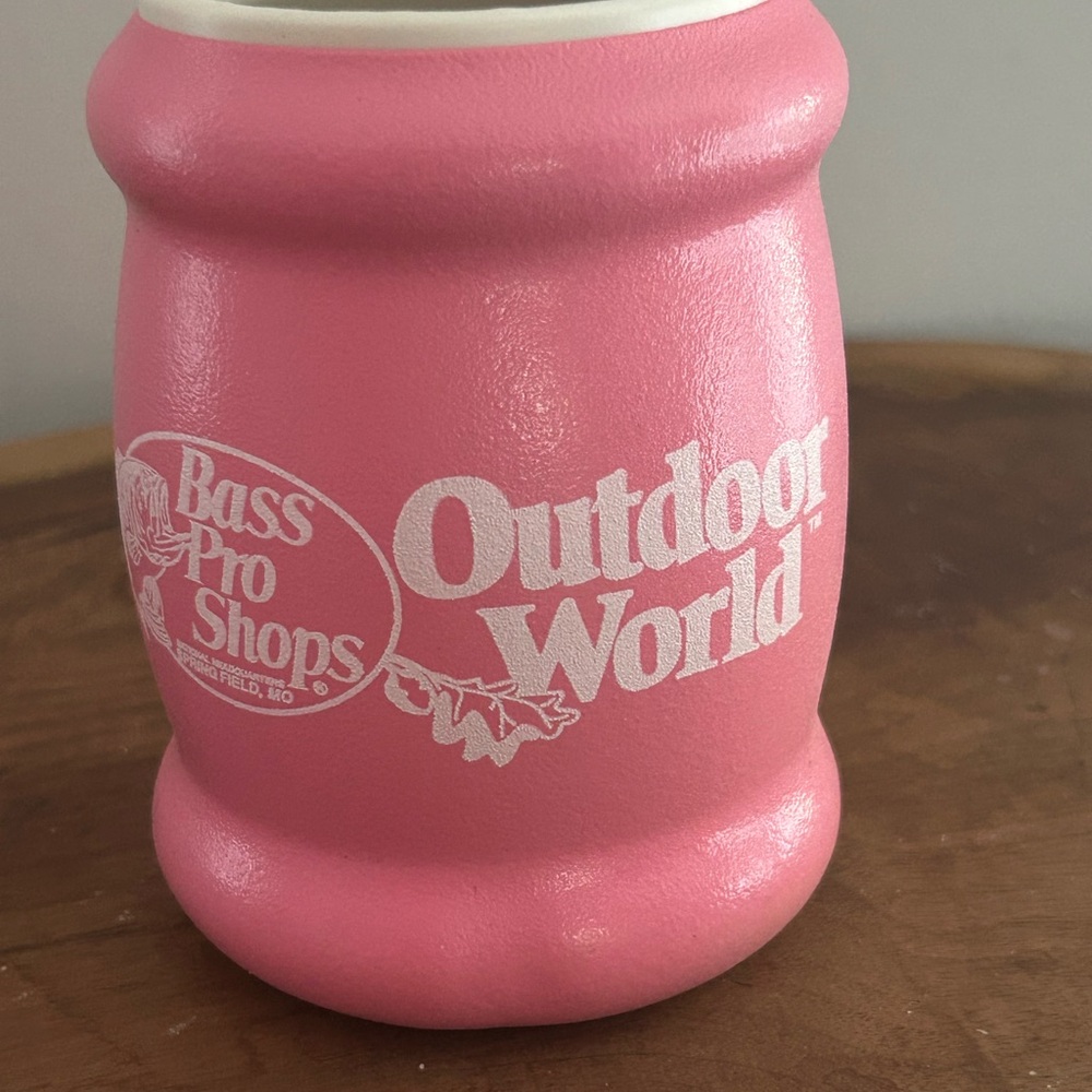 Vintage  BASS PRO SHOPS Outdoor World Koozie Can Bottle Holder PINK Cooler